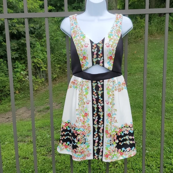 Made For Impulse | Dresses | Made For Impulse Fashion Week Floral Dress  With Belly Cutout Size 2 | Poshmark